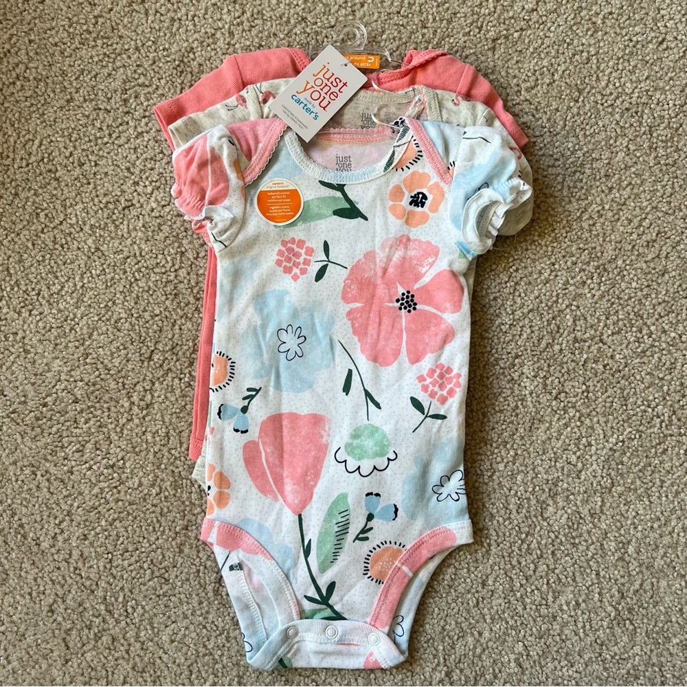 •SOLD• Carters onesies set 6 months NEW